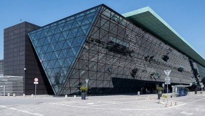 W nocy ćwiczenia na lotnisku w Balicach. "Możliwe efekty świetlne i dźwiękowe"