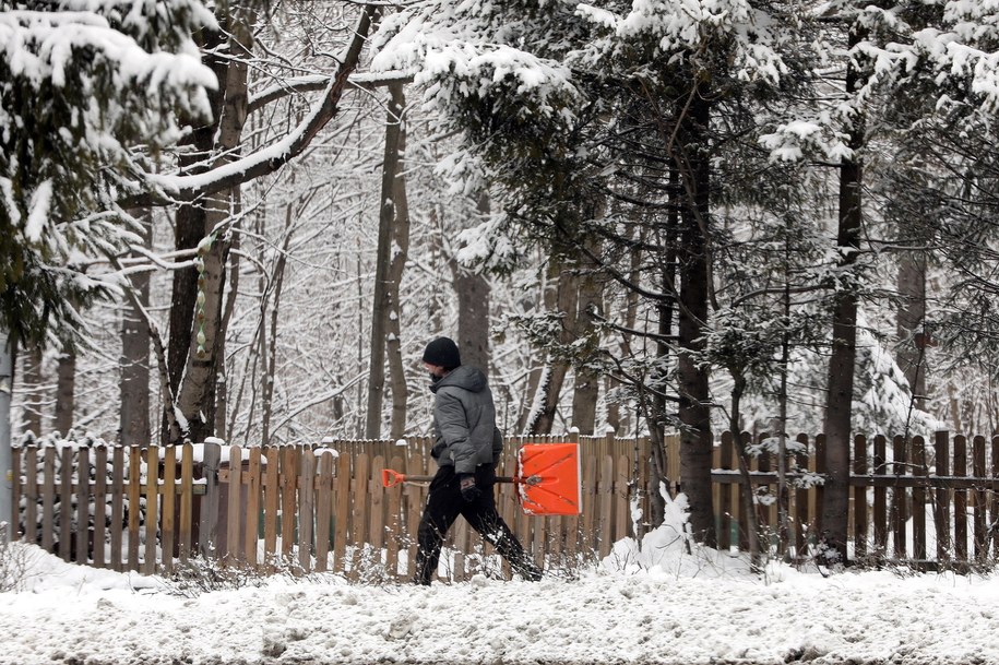 W nocy na Podhalu spadło kilkanaście centymetrów śniegu /Grzegorz Momot /PAP