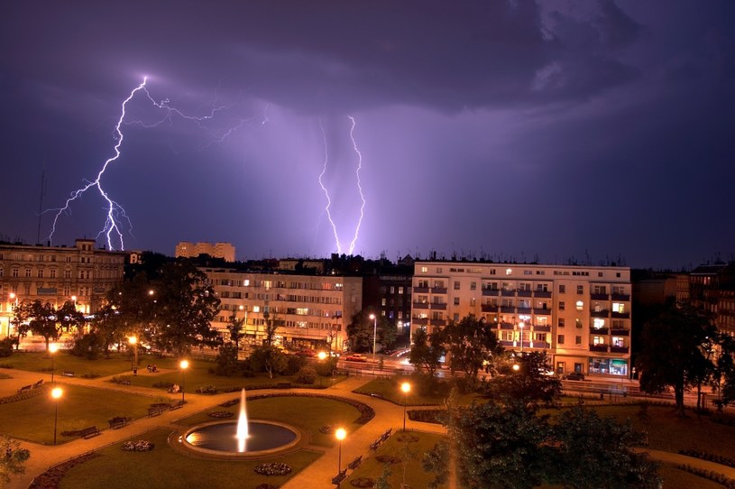 W nocy najbardziej zagrożony burzami będzie obszar województw mazowieckiego, lubelskiego, podkarpackiego i niewykluczone, że województwa podlaskiego /123RF/PICSEL