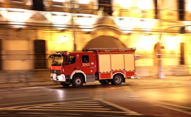 W nocy wybuchł pożar w bloku. Zginęła jedna osoba