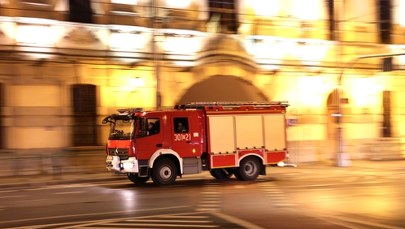 W nocy wybuchł pożar w bloku. Zginęła jedna osoba