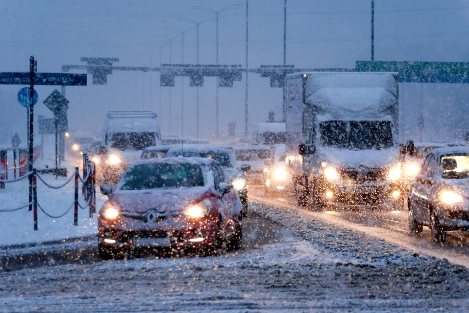 W nocy z czwartku na piątek i w piątek na południu Polski spodziewane są intensywne opady śniegu. /Shutterstock