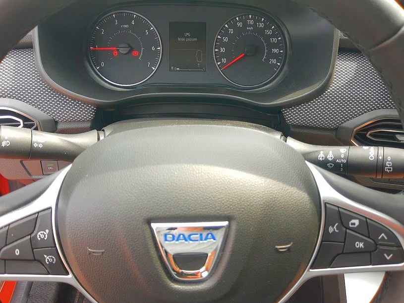 W nowych Daciach "paliwem alternatywnym" ma być benzyna. LPG to paliwo "pierwszego wyboru" /Paweł Rygas /INTERIA.PL