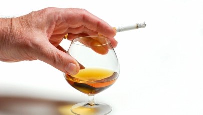 W nowym roku postanowiłeś ograniczyć palenie i picie? Ten tekst Cię zaciekawi...