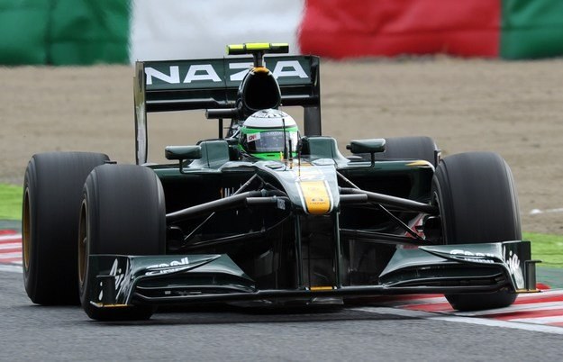 W nowym sezonie bolid Lotusa będzie wyposażony w nowy silnik /AFP