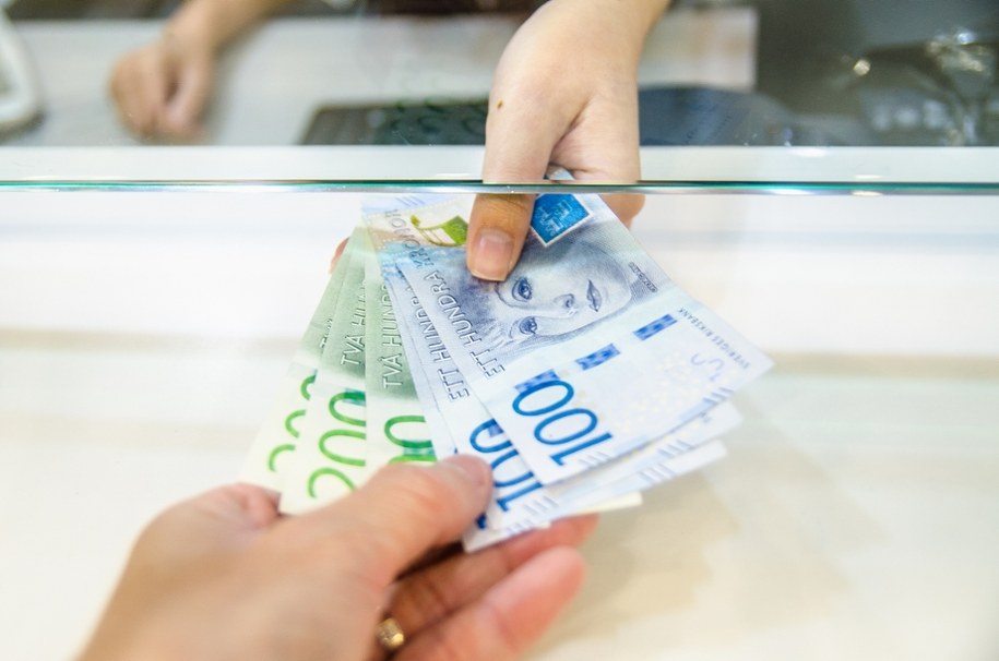 Gotówka wraca do łask w "cyfrowym" kraju. Wszystko przez sytuację na świecie