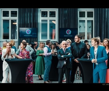 W obsadzie produkcji znaleźli się także Aleksandra Domańska, Krzysztof Czeczot, Maria Pakulnis, Piotr Machalica, Antoni Królikowski, Klaudia Halejcio, Jacek Beler i Elżbieta Zającówna.  