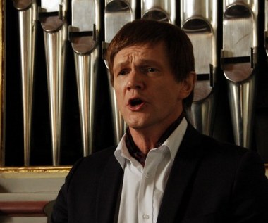 W obsadzie są też m.in. Magdalena Różczka, Piotr Gąsowski i Bronisław Wrocławski. Akcja filmu rozgrywa się w latach 60.