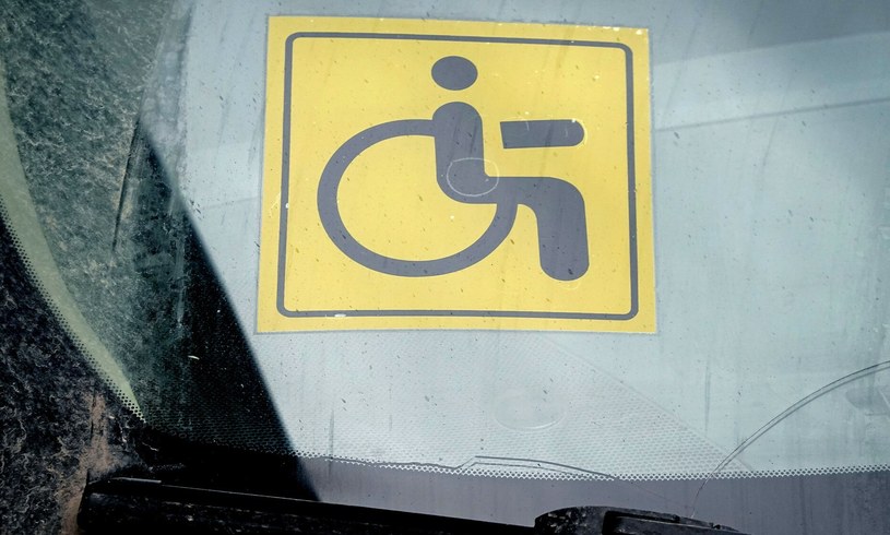 W obu miastach będą jednak przewidziane wyjątki. Przykładowo z zakazu wjazdu pojazdem niespełniającym norm będą osoby niepełnosprawne. /Wojtek Laski /East News