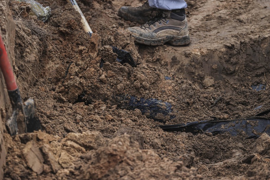 W obwodzie kijowskim pracuje ponad 300 grup dochodzeniowo-śledczych, badających przypadki rosyjskich zbrodni wojennych /AA/ABACA /PAP/EPA