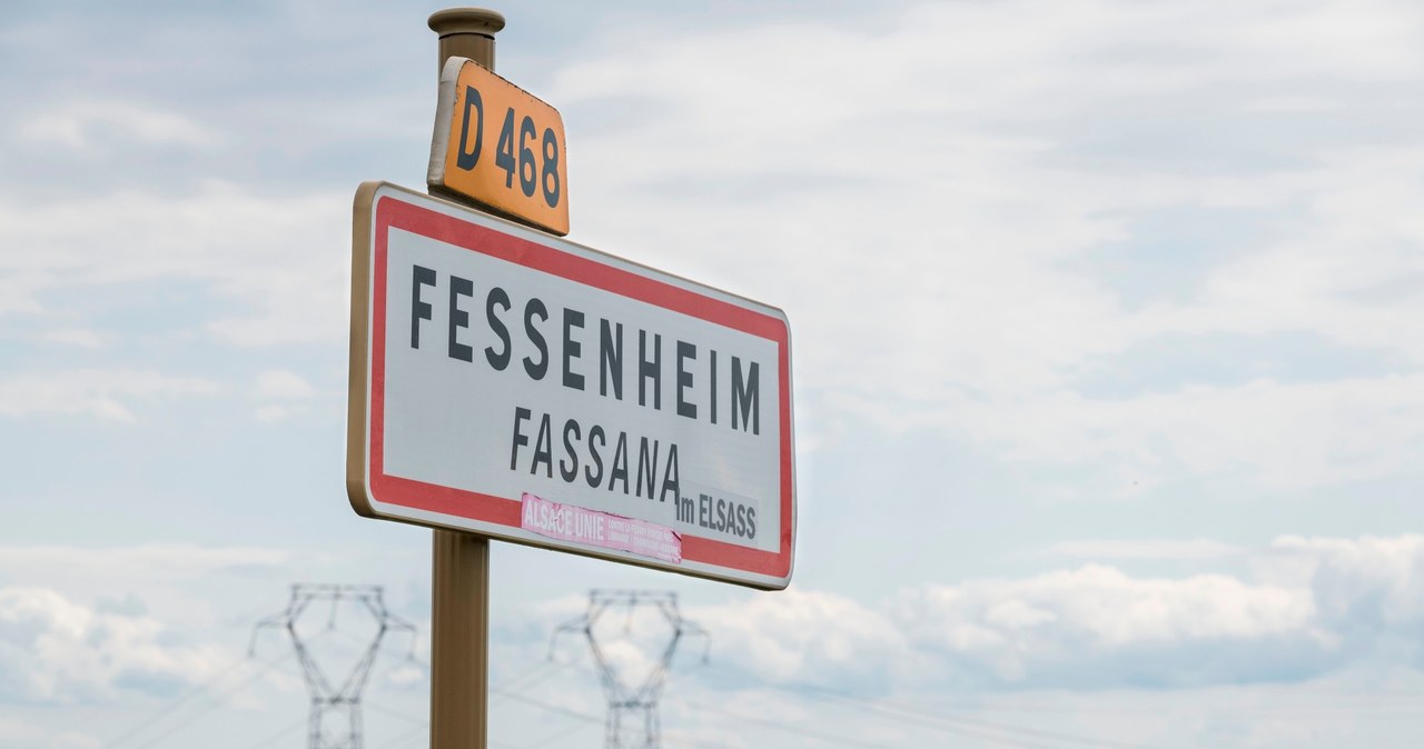 W oddali elektrownia jądrowa w Fessenheim (Alzacja) /AFP