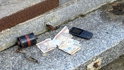 W odholowanym samochodzie znaleziono granat i tysiąc złotych