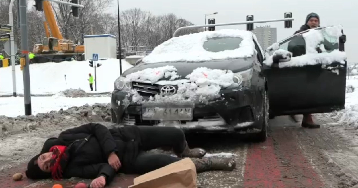 W "Ojcu Chrzestnym" pomarańcze oznaczają śmierć. Katowiccy policjanci niewątpliwie inspirowali się arcydziełami sztuki filmowej /Policja