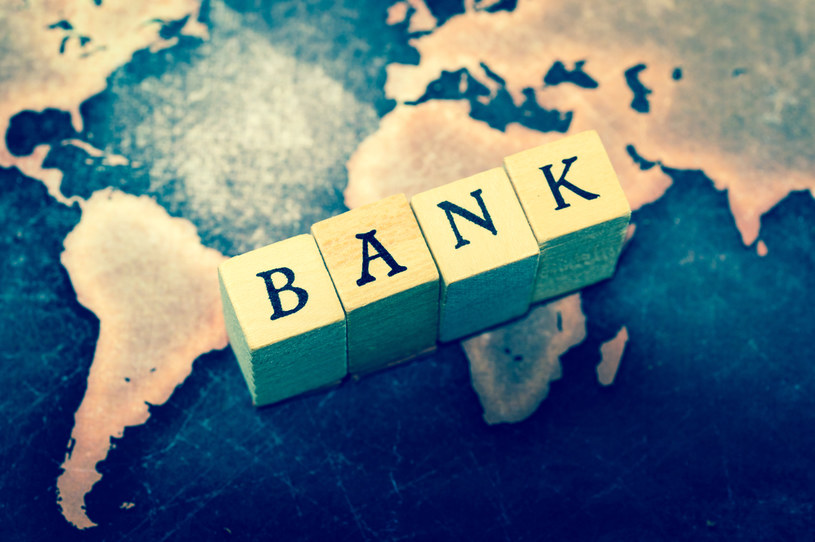 W okresie 2020-2024 globalny sektor bankowy może pożegnać się z przychodami w wysokości od 1,5 do 4,7 biliona dolarów /123RF/PICSEL