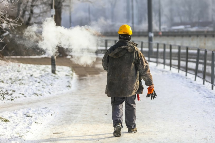 W okresie zimowym na pracodawcy spoczywa więcej obowiązków /Adam Burakowski /Reporter
