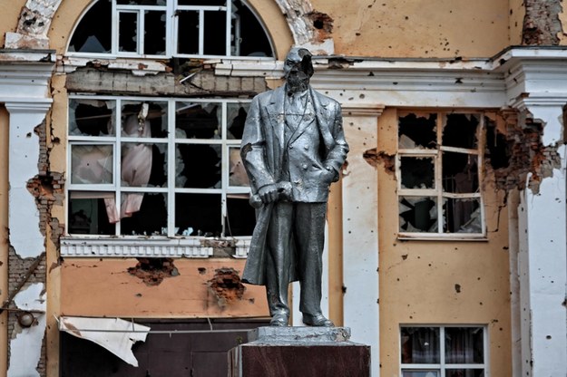 W okupowanej przez wojska Ukrainy Sudży na zachodzie Rosji zniszczono pomnik Włodzimierza Lenina /YAN DOBRONOSOV/AFP/East News /