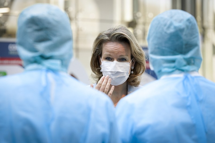 W ostatnich dniach belgijska królowa Matylda i król Filip odwiedzili szpital w Liege //Daina Le Lardic / POOL /PAP/EPA