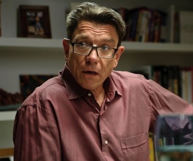 W ostatnich latach aktora często oglądaliśmy w głośnych polskich produkcjach kinowych. W "Płynących wieżowcach" Tomasza Wasilewskiego wcielił się w postać ojca, który dowiaduje się, że jego syn jest gejem (na zdjęciu); z kolei w "11 minutach" Jerzego Skolimowskiego zagrał epizod męża kochanki kuriera.

Rola życia wciąż przed nim?