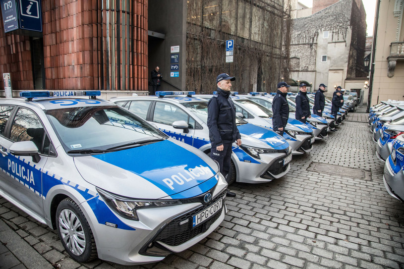 W ostatnich latach policja inwestowała głównie w Toyoty Corolle oraz BMW serii 3 /Fot. Jan Graczyński /East News