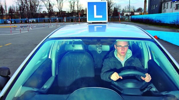 Zdawalność egzaminów na prawo jazdy W ostatnich latach spada zdawalność egzaminów na prawo jazdy kategorii B. /Motor