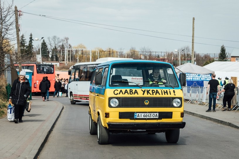 W ostatnich miesiącach do Polski wjechało ponad 350 tys. samochodów osobowych /Piotr Zagiell / East News /East News