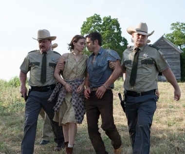 W ostatnim czasie Afflecka mogliśmy oglądać na kinowych ekranach w komedii "Tower Heist: Zemsta cieciów" (2011) oraz niewielkiej roli w filmie "Interstellar" Christophera Nolana (2014)

Najlepsze recenzje aktor otrzymał jednak za rolę w dramacie "Ain't Them Bodies Saint" (2013), w którym partnerowała mu Rooney Mara (na zdjęciu).

Na kinowe premiery czekają kolejne produkcje z jego udziałem: "The Finest Hours" Craiga Gillespiego oraz "Triple Nine" Johna Hillcoata.