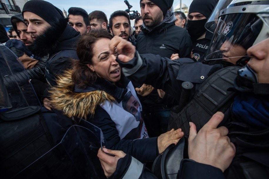 W ostatnim czasie w Turcji doszło do protestów przeciwko izolacji więźniów politycznych /SEDAT SUNA /PAP/EPA