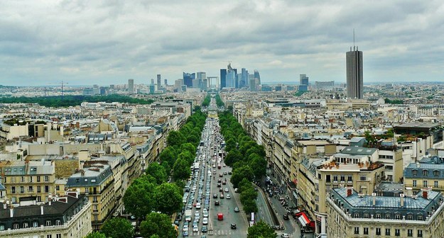 W Paryżu maksymalna prędkość dla samochodów to 30 km/godz /pixabay.com /