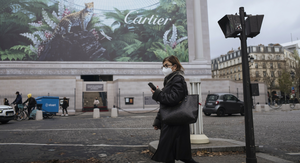 W Paryżu od piątku obowiązek noszenia maseczek na zewnątrz