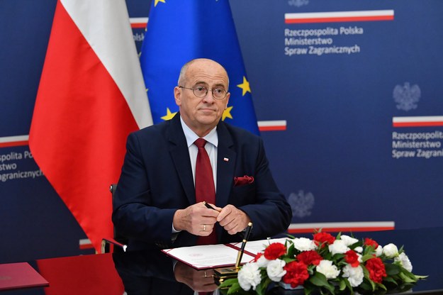 W październiku minister spraw zagranicznych Zbigniew Rau podpisał notę dyplomatyczną skierowaną do Niemiec /Radek Pietruszka /PAP