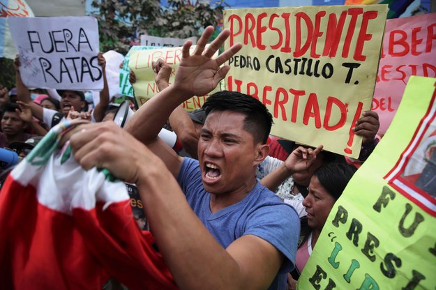 W Peru trwają zamieszki, po tym jak parlament zdymisjonował dotychczasowego szefa państwa Pedro Castillo /Paolo Aguilar    /PAP/EPA