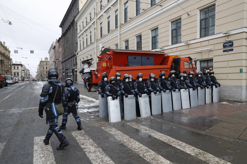 W Petersburgu policja odgrodziła Plac Pałacowy i Newski Prospekt /ANATOLY MALTSEV  /PAP/EPA