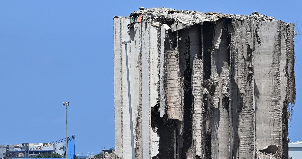 W piątą rocznicę eksplozji w Bejrucie ruiny silosów wpisano na listę zabytków /JOSEPH EID  /AFP