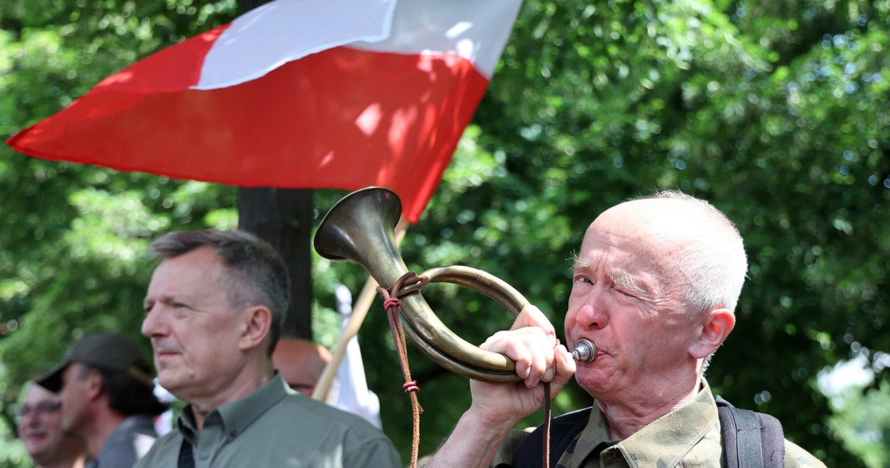 W piątek 12 lipca odbył się ogólnopolski protest leśników (na zdj. leśnicy protestujący w Warszawie) /Anita Walczewska /East News