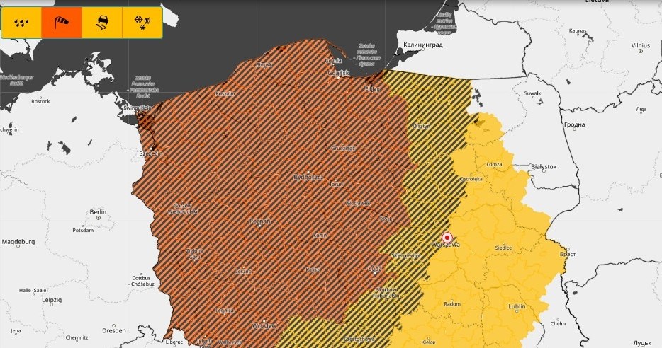 W piątek alerty pierwszego i drugiego stopnia objęły praktycznie cały kraj /IMGW /