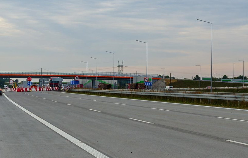 W piątek kierowcy pojadą po nowej jezdni na A1 między Tuszynem a Piotrkowem Trybunalskim. /GDDKiA