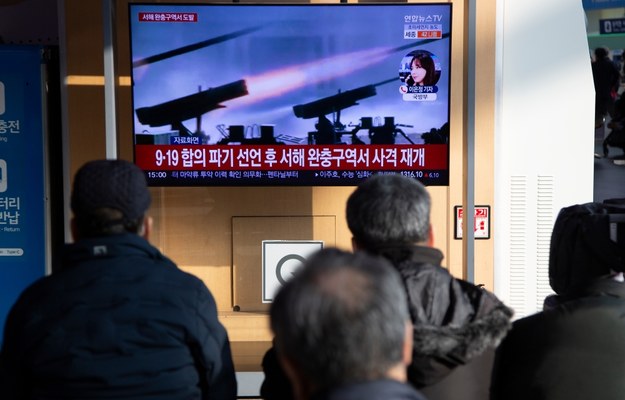 W piątek Korea Północna wystrzeliła ponad 200 pocisków artyleryjskich /JEON HEON-KYUN /PAP/EPA