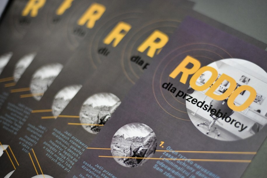 W piątek na terenie całej Unii Europejskiej zacznie obowiązywać RODO - ogólne rozporządzenie o ochronie danych osobowych /Jacek Turczyk /PAP