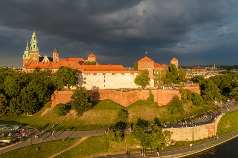 W piątek po południu pogoda w Krakowie może spłatać maturzystom figla /©nahlik /123RF/PICSEL