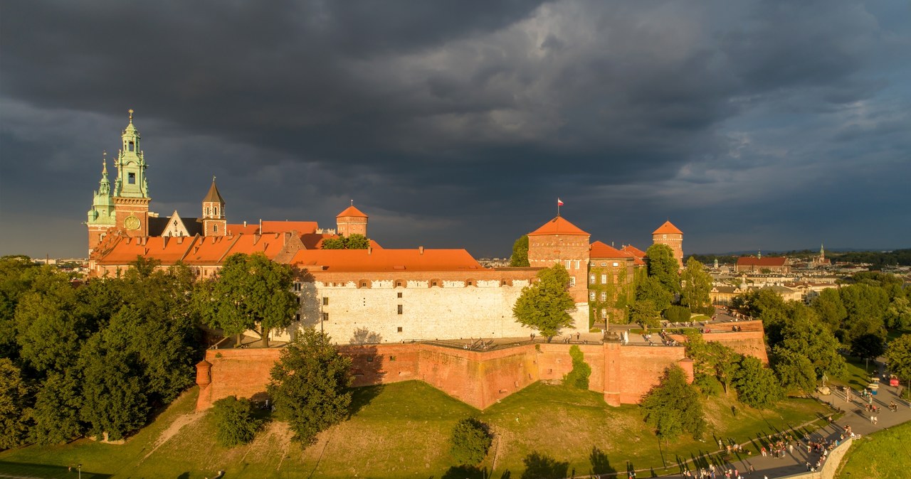 W piątek po południu pogoda w Krakowie może spłatać maturzystom figla /©nahlik /123RF/PICSEL