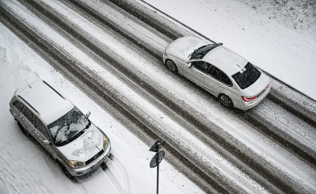W piątek śnieg, deszcz i mróz. W górach silny wiatr