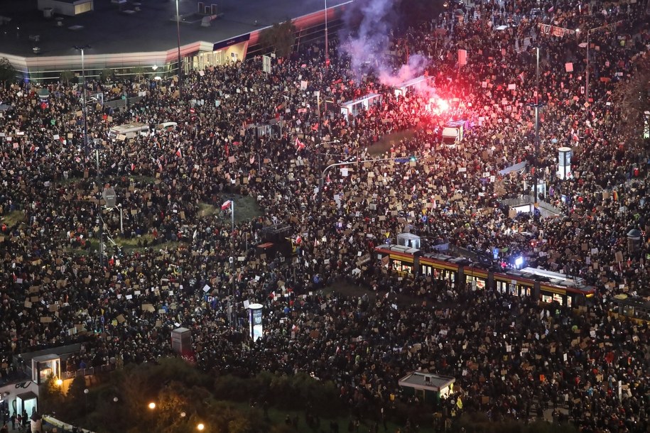W piątek w Marszu na Warszawę uczestniczyło ok. 100 tys. osób / 	Leszek Szymański    /PAP