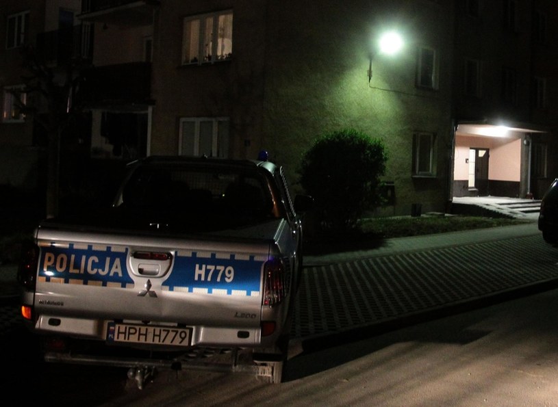 W piątek w mieszkaniu na osiedlu Gołębiów w Radomiu odnaleziono ciała kobiety i małego dziecka. /Polska Press /East News