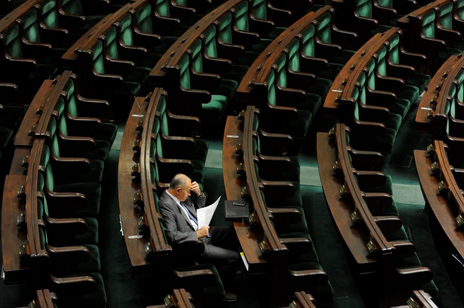 W piątek w Sejmie głosowania nad wotum nieufności i odwołaniem szefa MSW /Bartłomiej Zborowski /PAP