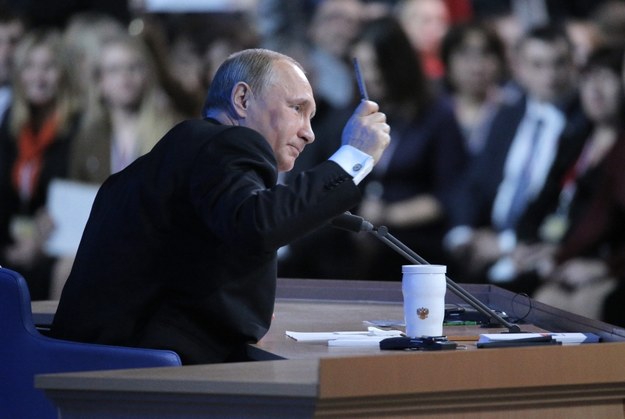 W piątek Władimir Putin deklarował na dorocznej konferencji prasowej, że wyprowadzanie rosyjskiej gospodarki z kryzysu potrwa maksimum dwa lata /MAXIM SHIPENKOV    /PAP/EPA