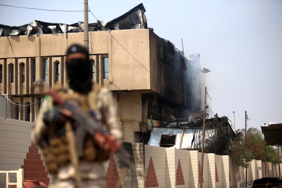 W piątkowych protestach w Basrze wzięło udział co najmniej 20 tys. ludzi /HAIDER AL-ASSADEE  /PAP/EPA