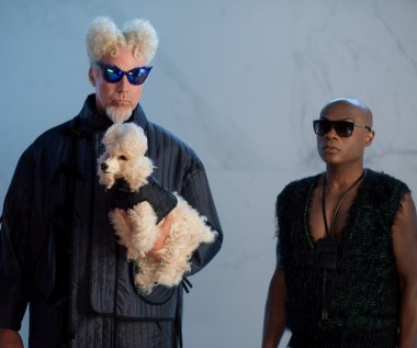 W pierwszej części w rolach epizodycznych pojawili się m.in. Donald Trump, Tom Ford, Victoria Beckham, Tommy Hilfiger, Natalie Portman, Cuba Gooding Jr., Heidi Klum, Paris Hilton, Gewn Stefani, Karl Lagerfeld, Stephen Dorff, Winona Ryder, Claudia Schiffer, Billy Zane i Donatella Versace. I tym razem nie zabraknie znanych nazwisk; w drugiej odsłonie przygód Zoolandera zobaczymy m.in. Justina Biebera, Arianę Grande, Millę Jovovich, Benedicta Cumberbatcha, Kanyego Westa i jego żonę – Kim Kardashian oraz Lewisa Hamiltona.