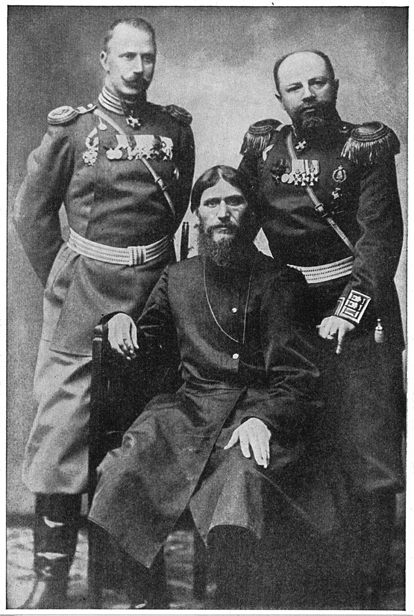 W pierwszej dekadzie XX wieku Rasputin pojawił się w St. Petersburgu - jego wpływy na dworze zaczęły szybko rosnąć /Ann Ronan Picture Library/Image State/East News /East News
