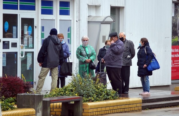 W pierwszej kolejności z tzw. grupy pierwszej szczepione będą osoby, które ukończyły 80 lat, potem osoby powyżej 70 lat - powiedział minister zdrowia / 	Marcin Bielecki    /PAP