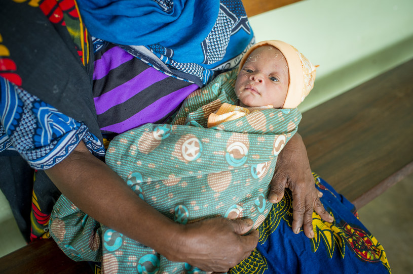 W pierwszym miesiącu życia niemowlę potrzebuje szczególnej opieki medycznej, ale w Mjanmie, Tanzanii, Senegalu ani matki, ani noworodki nie są objęte taką opieką /Piotr Dymus/Polska Misja Medyczna /